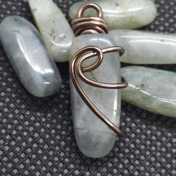 Labradorite wire wrapped pendent - Picture 1 of 4
